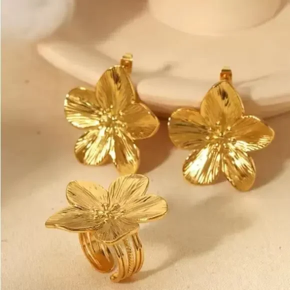 Vintage Gold Flower Earrings Ring Set - Picture 8 of 11